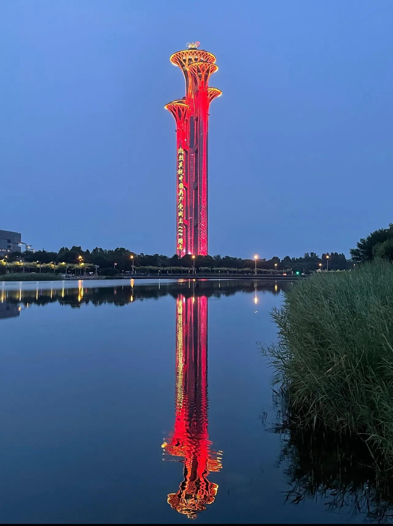 北京奥林匹克公园的夜景，梦幻之城的光辉篇章